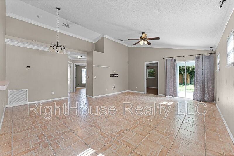 4033 Forest Island Drive - Photo 3 of 19