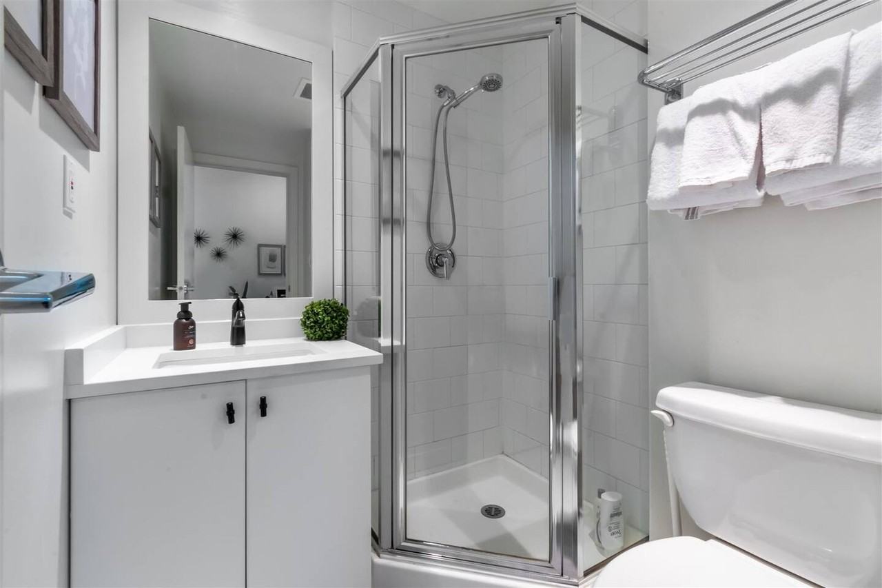 1238 Burrard Street - Photo 6 of 8