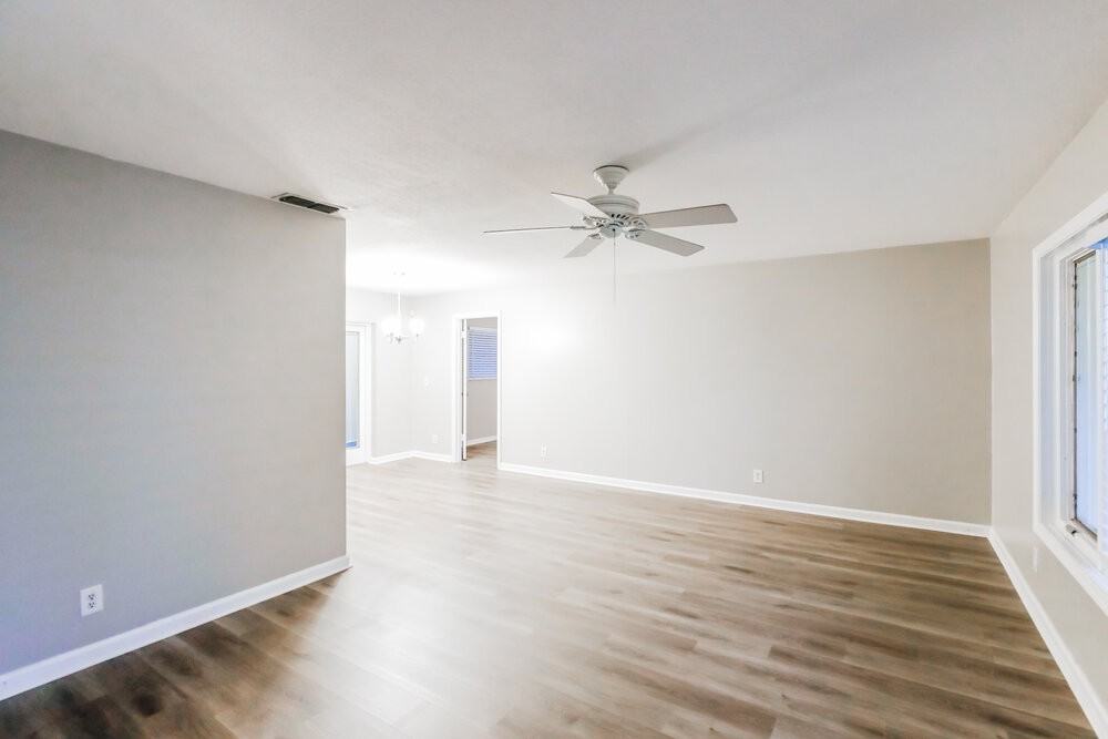 12695 Westport Cir - Photo 4 of 16