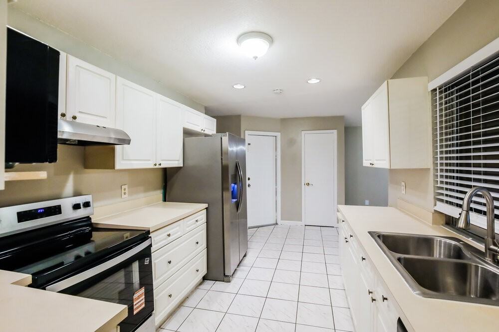 12695 Westport Cir - Photo 7 of 16