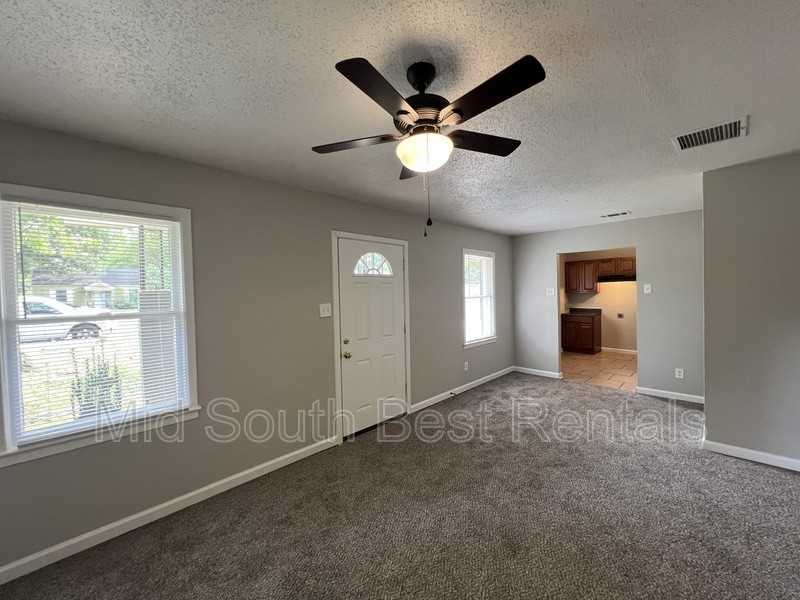 428 W Brooks Rd - Photo 2 of 10