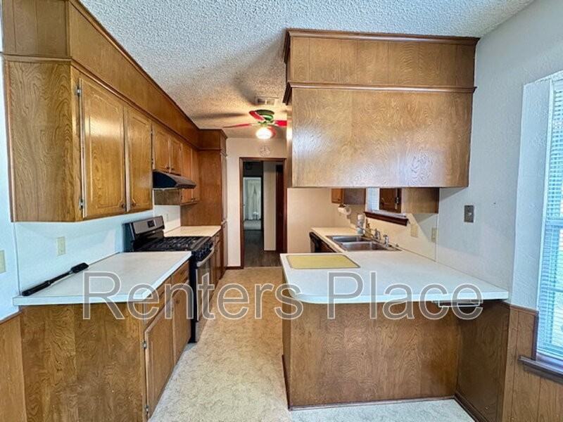 625 Rosewood Ct - Photo 3 of 14