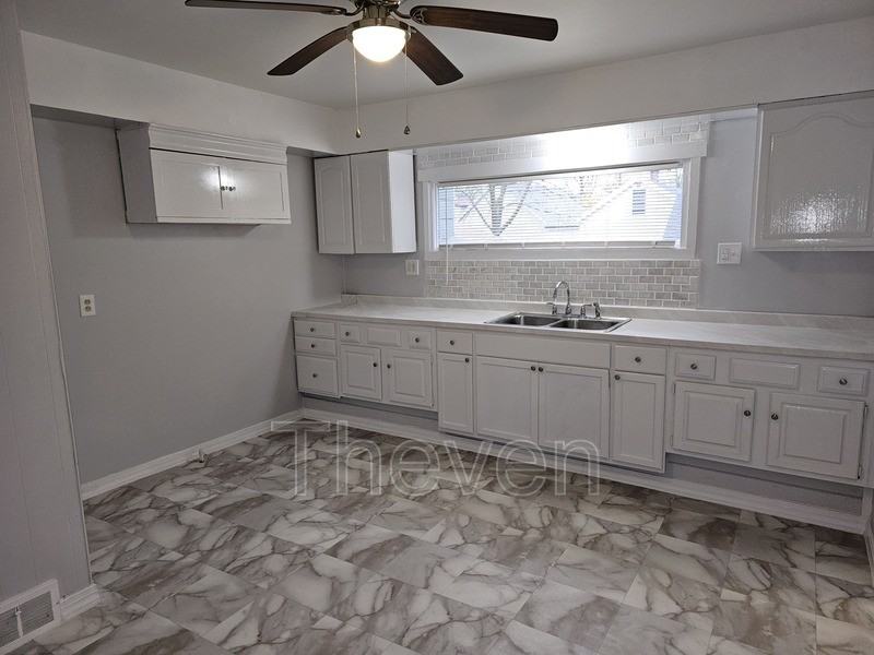 Hewitt Ave - Photo 2 of 10