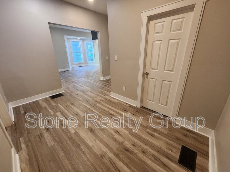 40 S 18th St - Photo 3 of 15