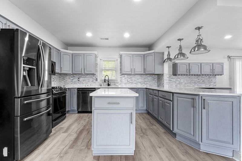 28250 Southpointe Rd - Photo 2 of 14