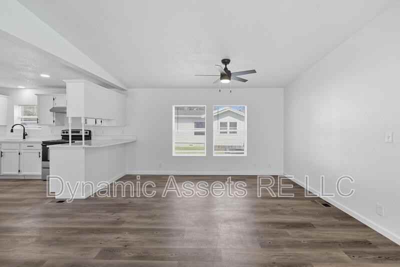 405 Falletti St - Photo 6 of 38