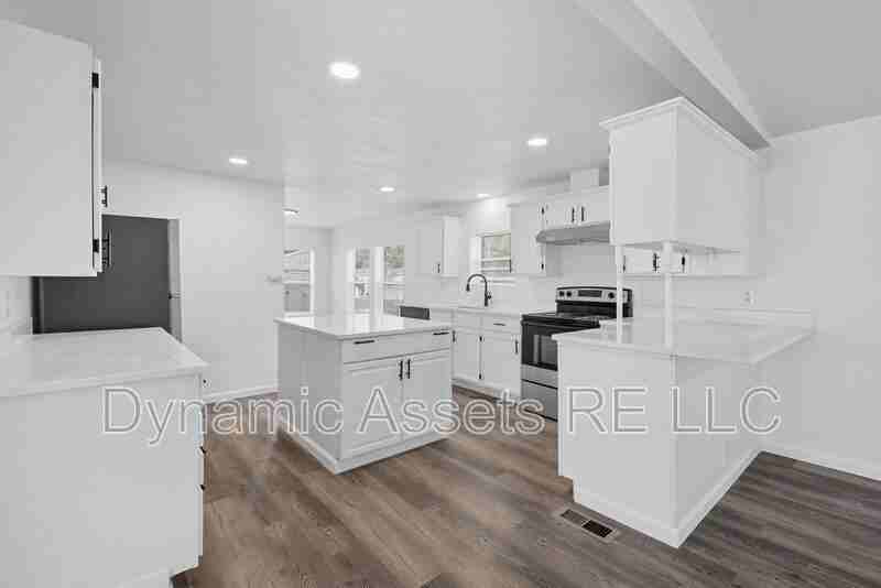 405 Falletti St - Photo 3 of 38