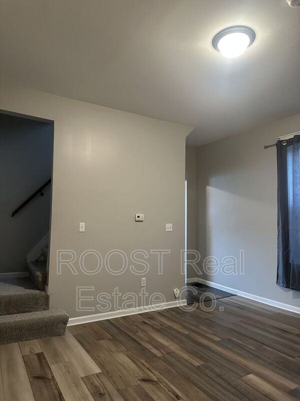 480 E Markison Ave - Photo 3 of 22