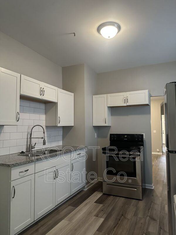 480 E Markison Ave - Photo 4 of 22