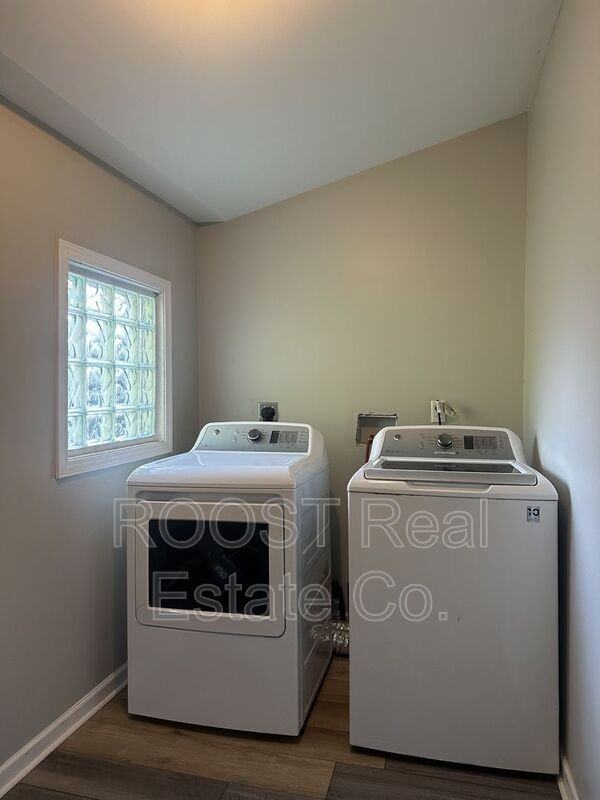 480 E Markison Ave - Photo 5 of 22