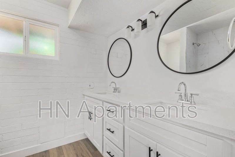 5035 N 23rd Ave #7 - Photo 7 of 10