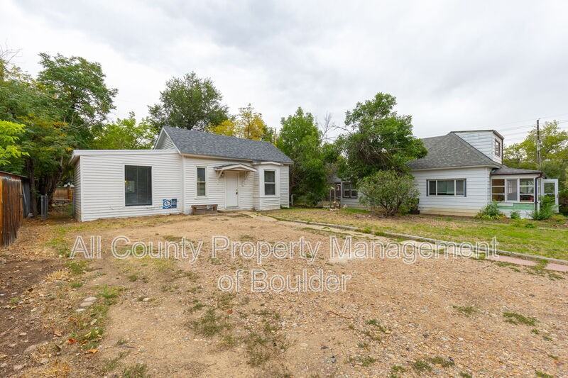 2245 Grove Cir - Photo 4 of 21