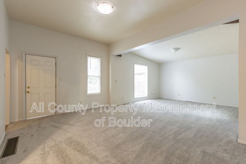 2245 Grove Cir - Photo 7 of 20