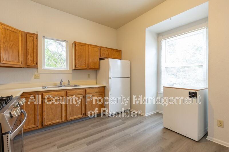 2245 Grove Cir - Photo 2 of 21