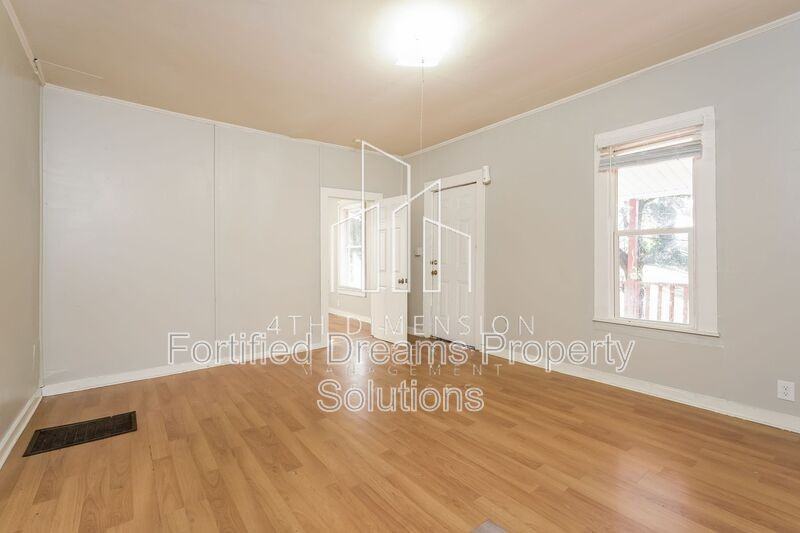 2015 Row St - Photo 3 of 20