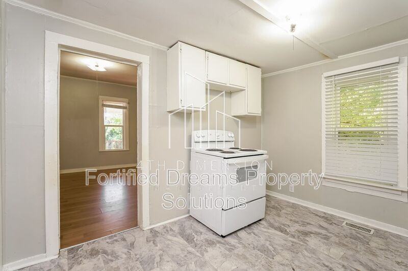 2015 Row St - Photo 7 of 20