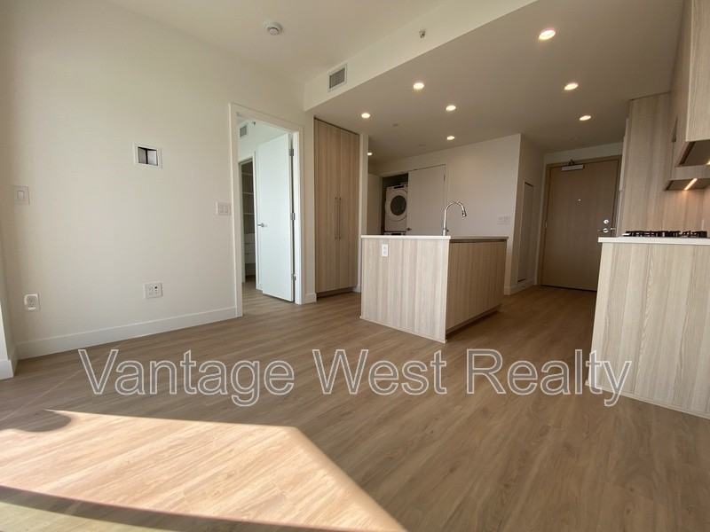 1905 Water St - Photo 3 of 11