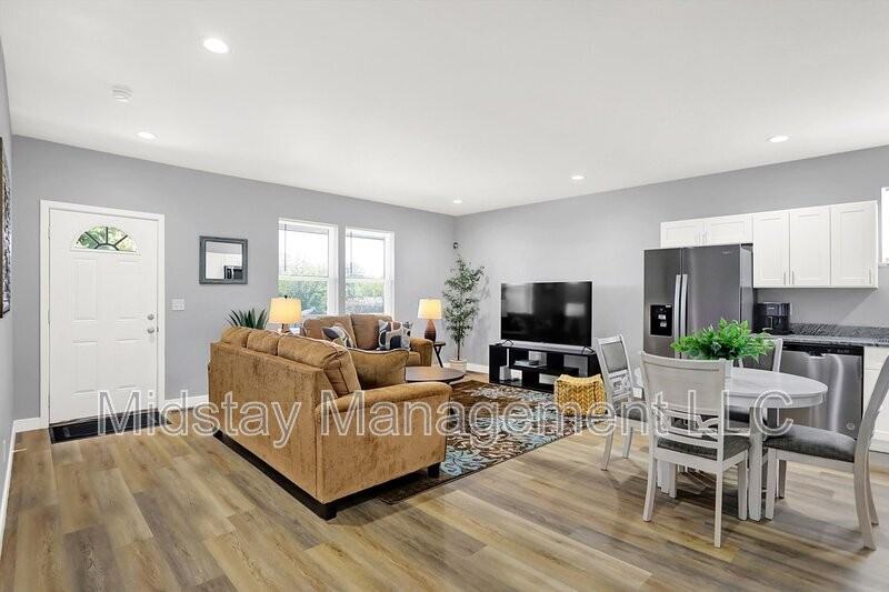 2022 Rembrandt St #A - Photo 6 of 13