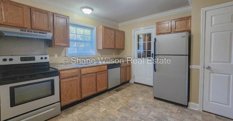 1005 Mountain View Dr - Photo 3 of 16