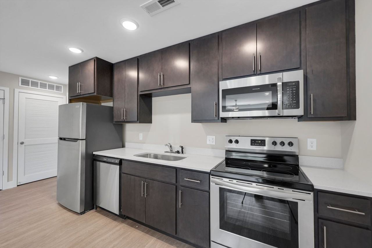 707 W Springfield Ave - Photo 6 of 42
