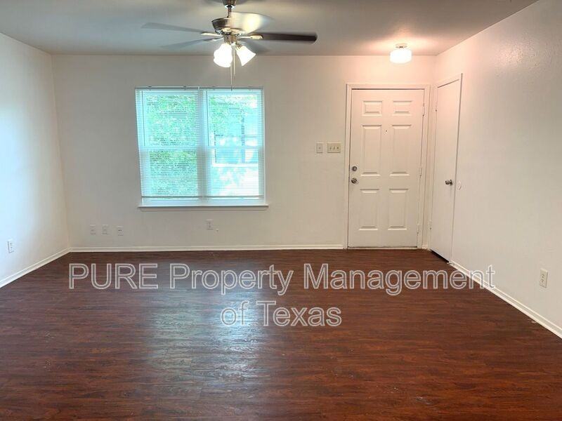 16005 Stoneham Circle - Photo 4 of 19