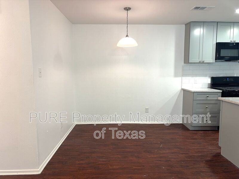 16005 Stoneham Circle - Photo 5 of 19