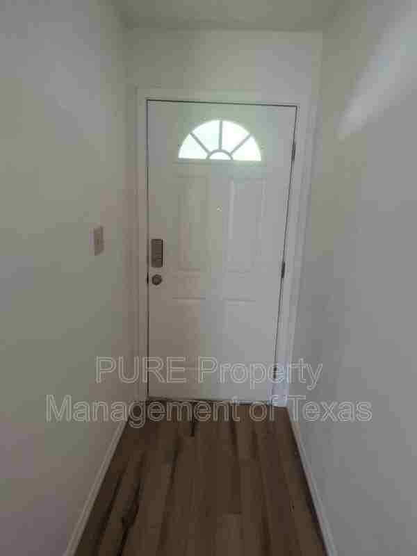 5204 Peppertree Pkwy - Photo 3 of 28