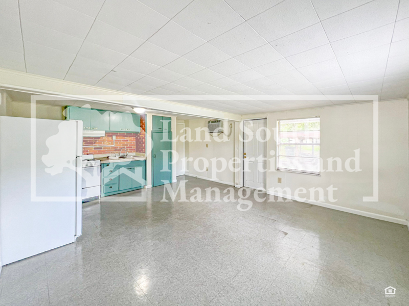 1030 Lakewood Ct #2 - Photo 4 of 9