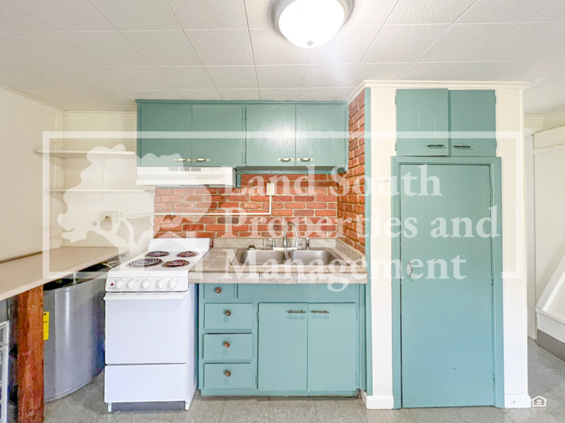 1030 Lakewood Ct #2 - Photo 6 of 9