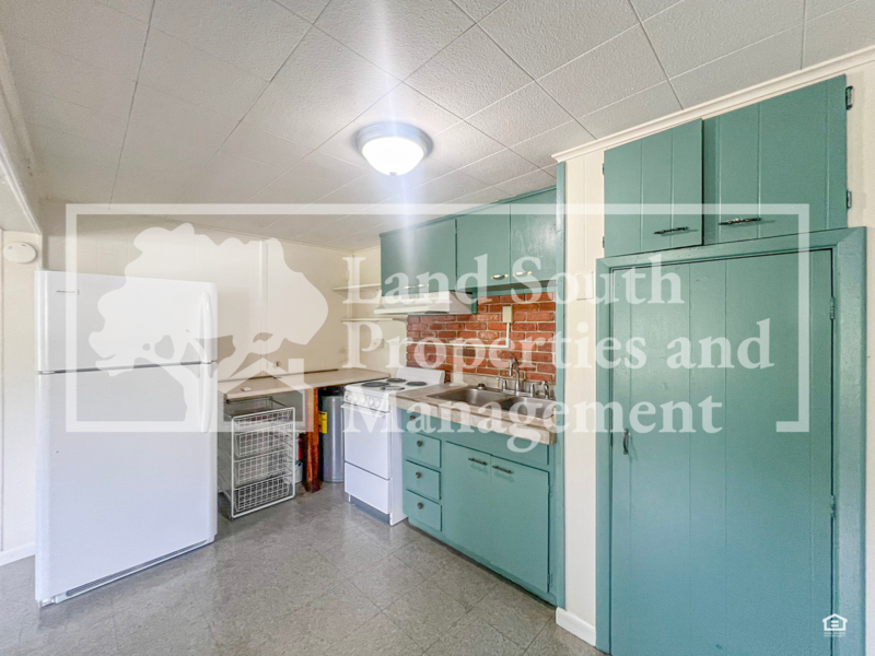 1030 Lakewood Ct #2 - Photo 7 of 9