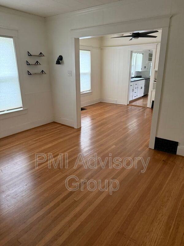 118 Sw Broadmoor Ave - Photo 2 of 13