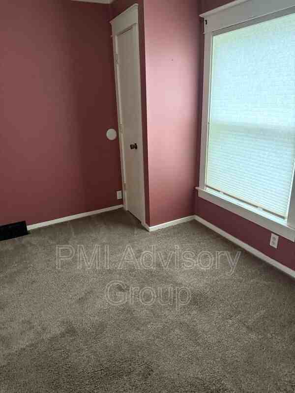 118 Sw Broadmoor Ave - Photo 3 of 13