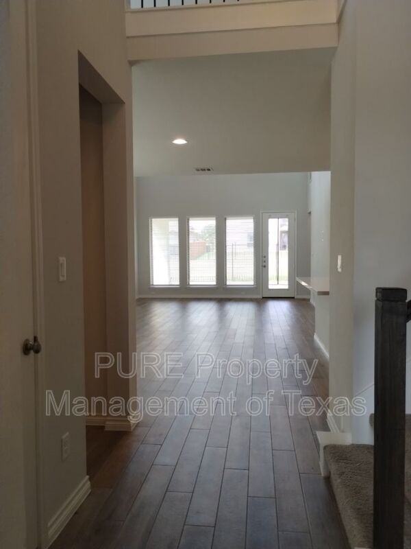 528 Gerona Court - Photo 4 of 32