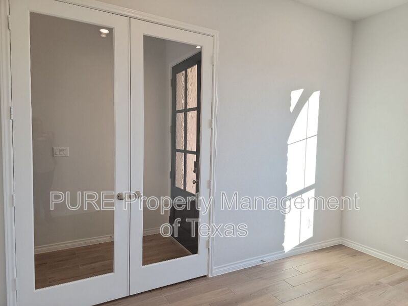 528 Gerona Court - Photo 5 of 32