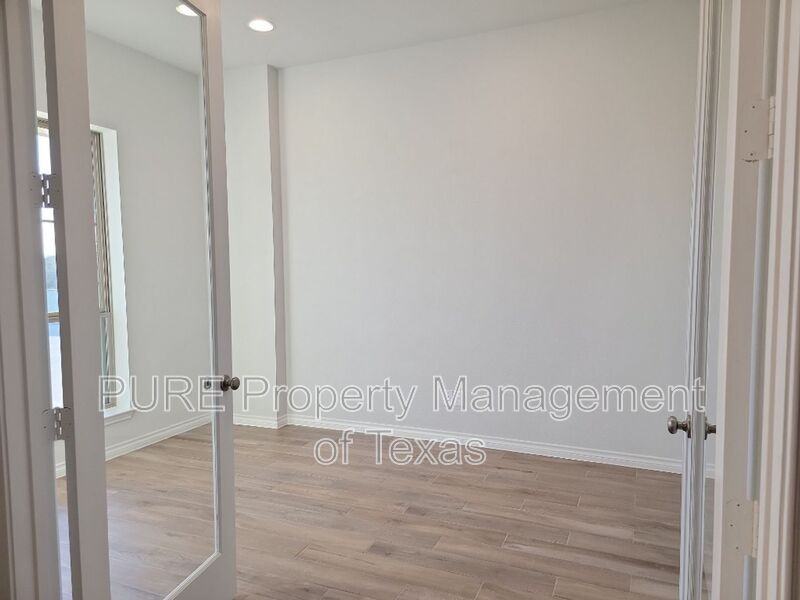 528 Gerona Court - Photo 6 of 32