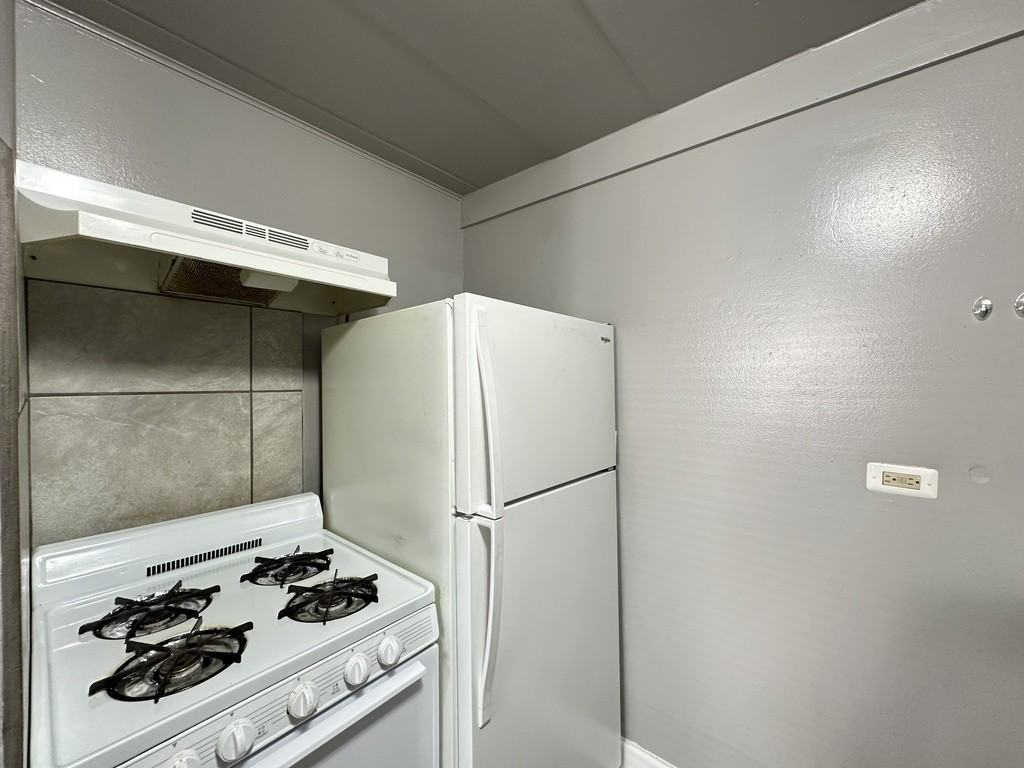 9612 Ivanhoe Avenue #2 - Photo 4 of 21