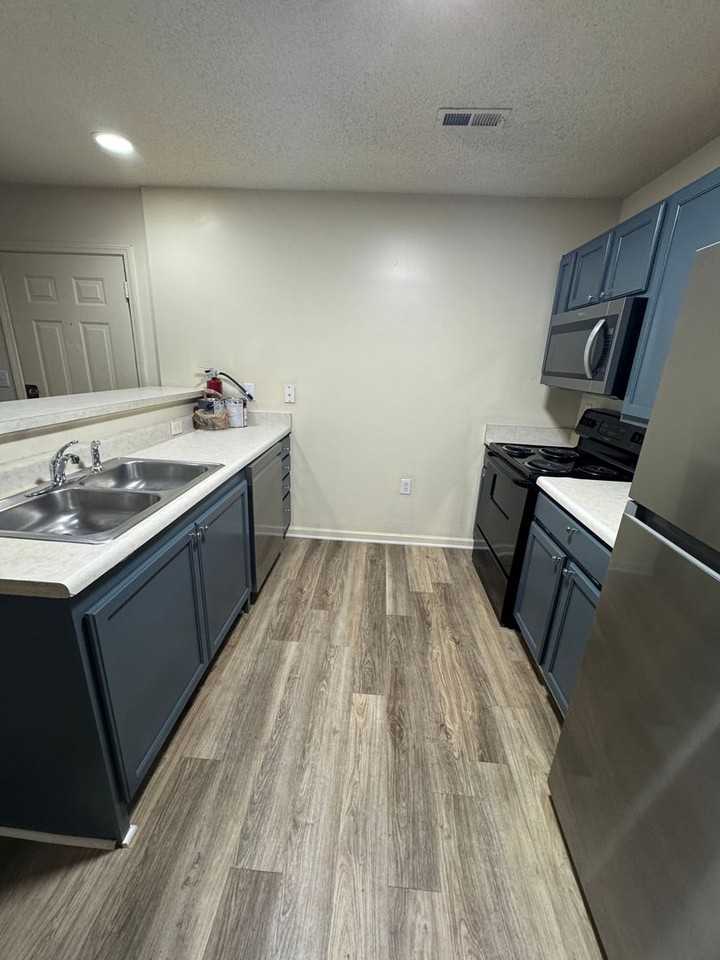 Welcome to Highland Reserve at Lindley Park! - Photo 2 of 13