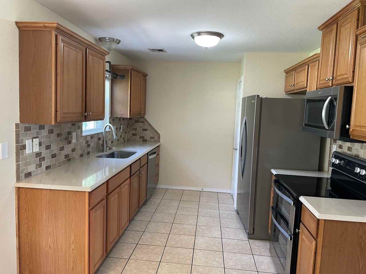 511 Brookfield Drive - Photo 3 of 23