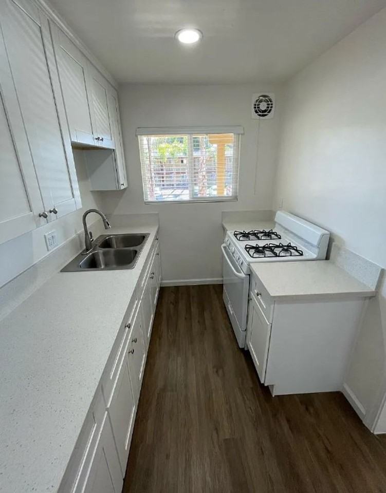 Bahia Court - Photo 3 of 7