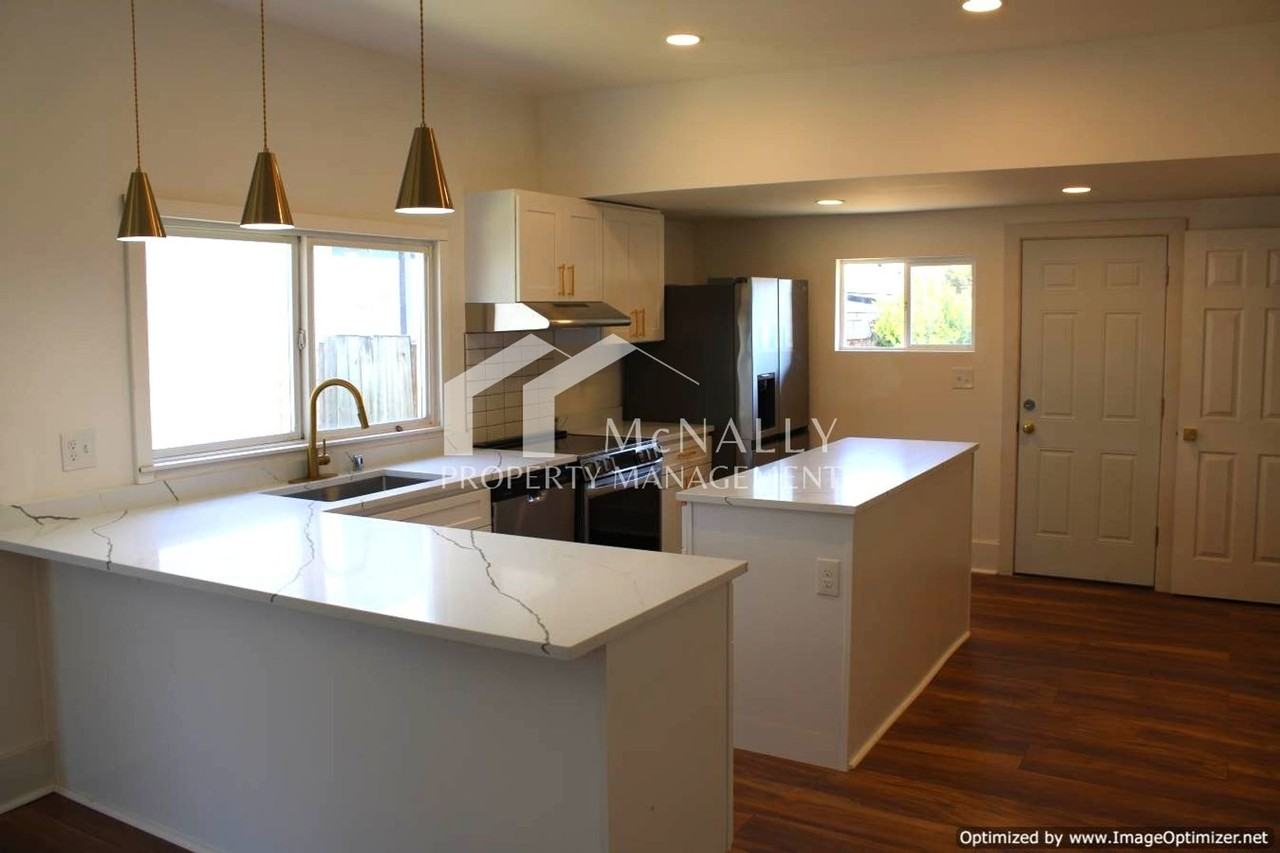 2908 S 10th St - Photo 2 of 16