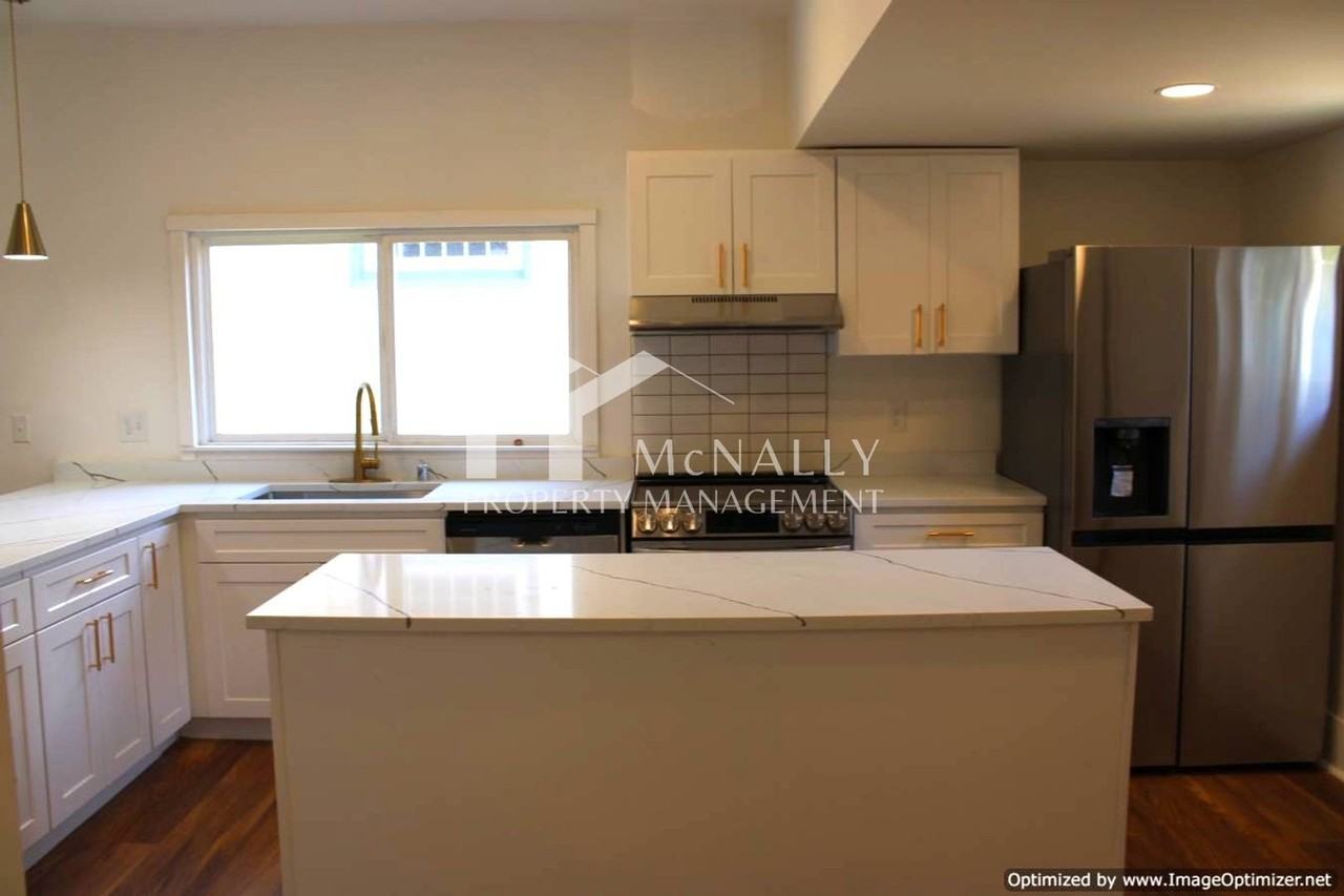 2908 S 10th St - Photo 3 of 16