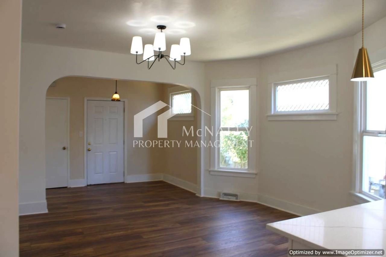 2908 S 10th St - Photo 5 of 16