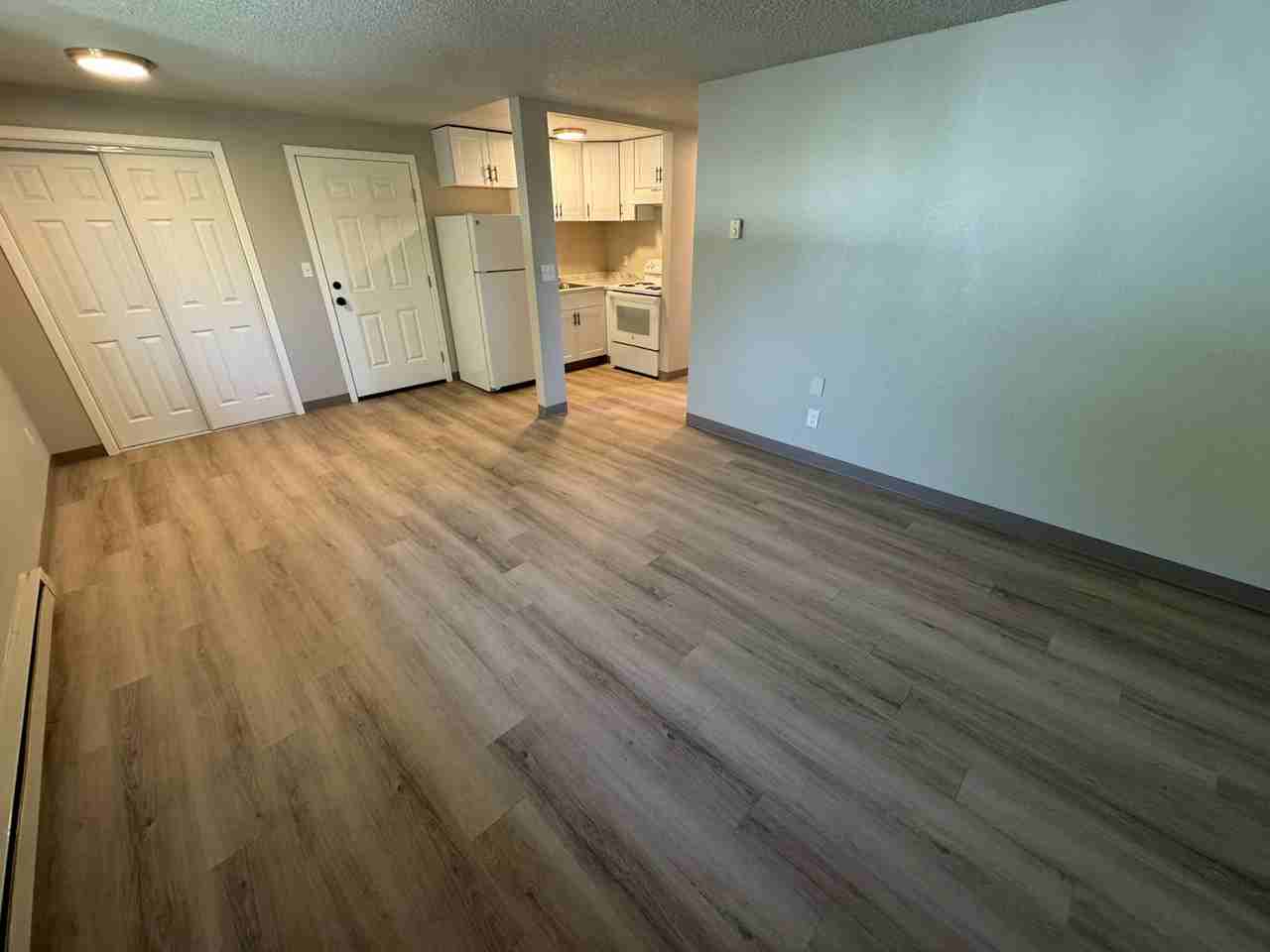 275 S 17th St - Photo 3 of 7