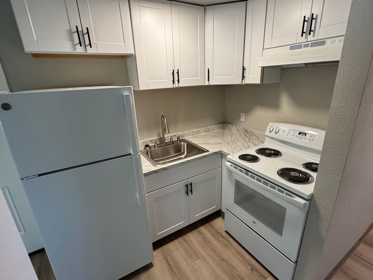 275 S 17th St - Photo 4 of 7
