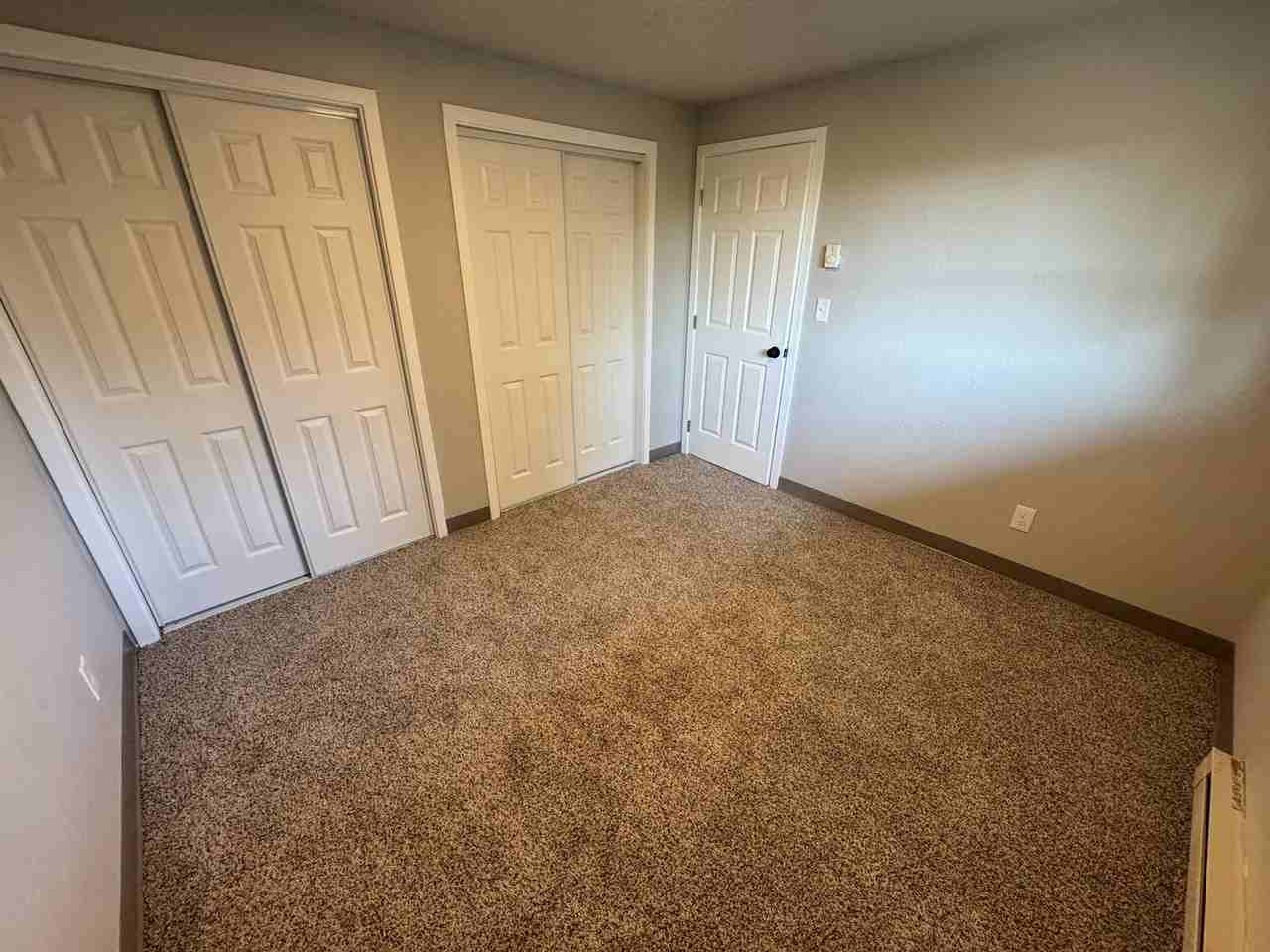 275 S 17th St - Photo 5 of 7