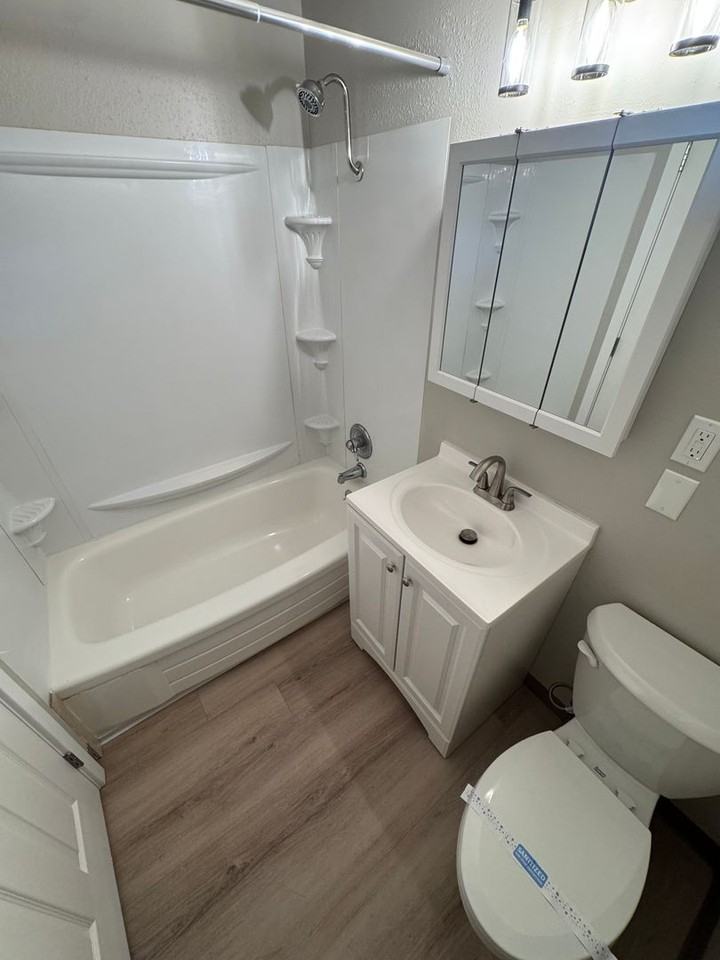 275 S 17th St - Photo 6 of 7