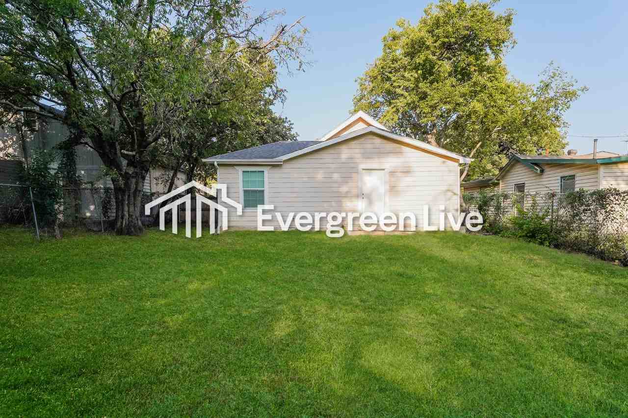 2805 Walker St - Photo 2 of 15