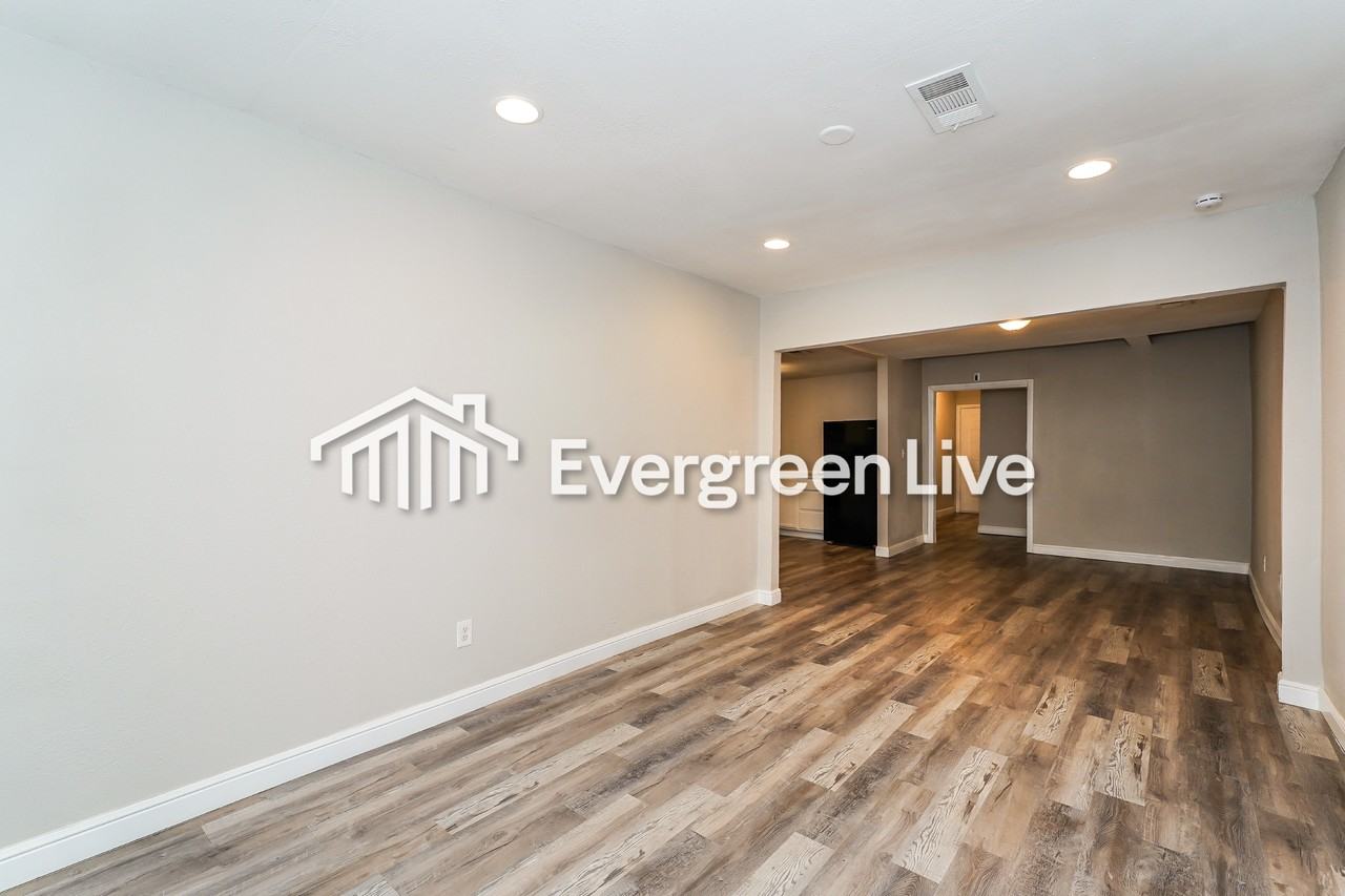 2805 Walker St - Photo 5 of 15