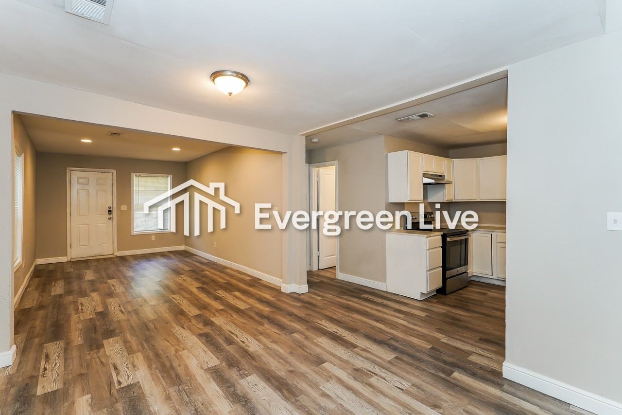 2805 Walker St - Photo 6 of 15