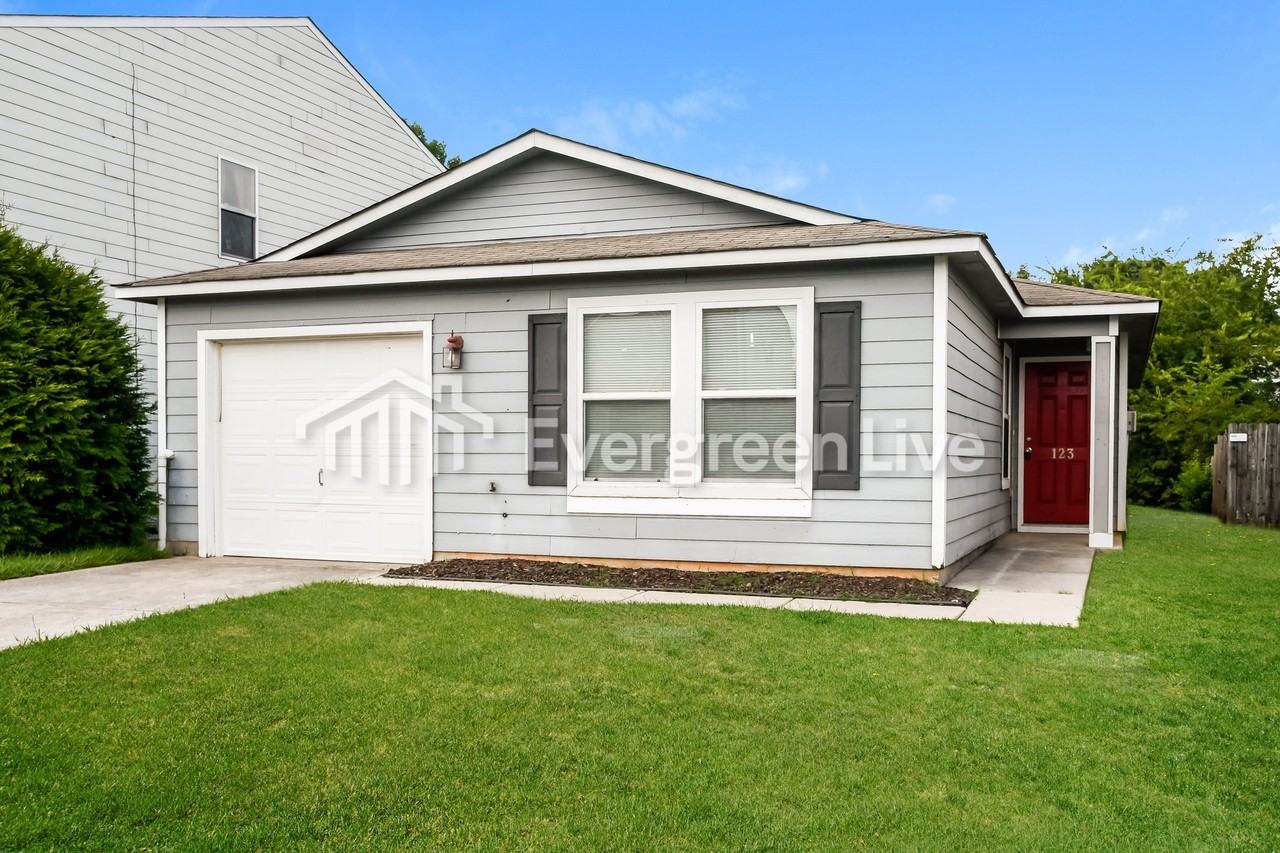 123 Wethersfield Dr - Photo 2 of 15